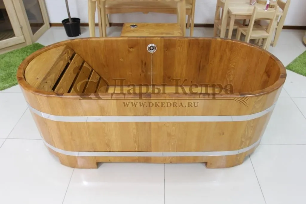 Деревянная ванна из кедра